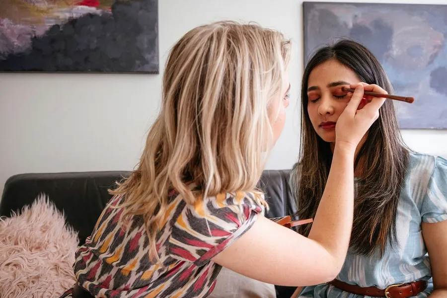 makeup artist